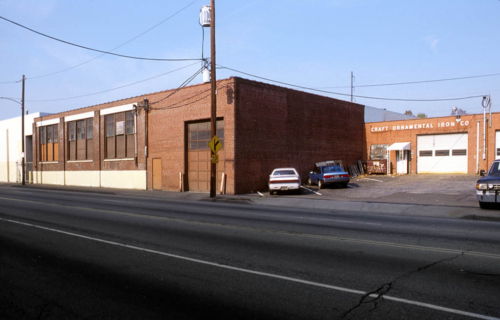 2 Auto Shops portefeuille de 2 propriétés à vendre sur LoopNet.ca Photo principale- Image 1 de 15