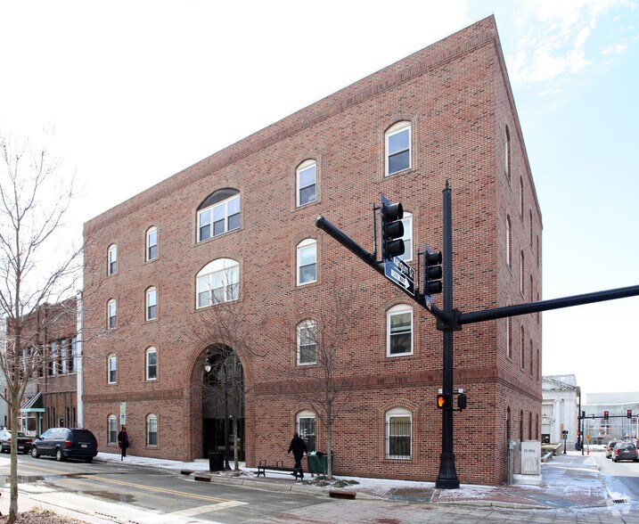 100 E Parrish Condo's portefeuille de 2 propriétés à vendre sur LoopNet.ca - Photo principale - Image 1 de 1