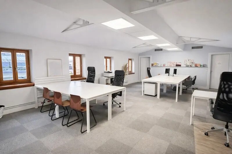 Office in Paris for lease Interior Photo- Image 1 of 9