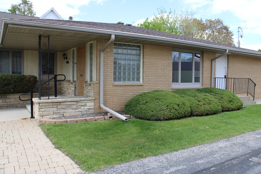 130 N Fond Du Lac Ave, Campbellsport, WI for lease - Building Photo - Image 2 of 3