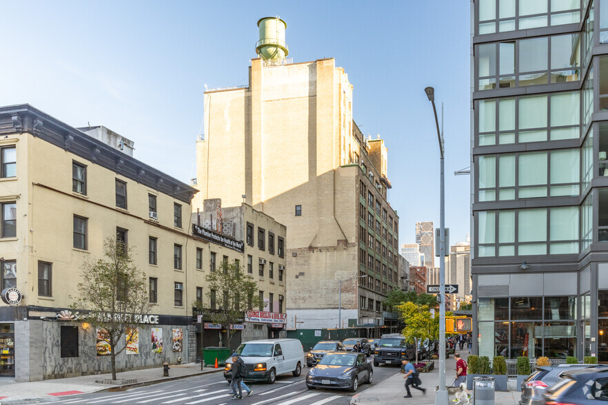 535-547 W 45th St, New York, NY for sale - Building Photo - Image 3 of 6