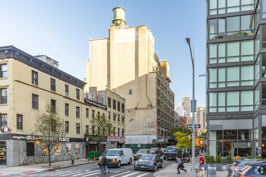 535-547 W 45th St, New York, NY à vendre - Photo du bâtiment - Image 3 de 6