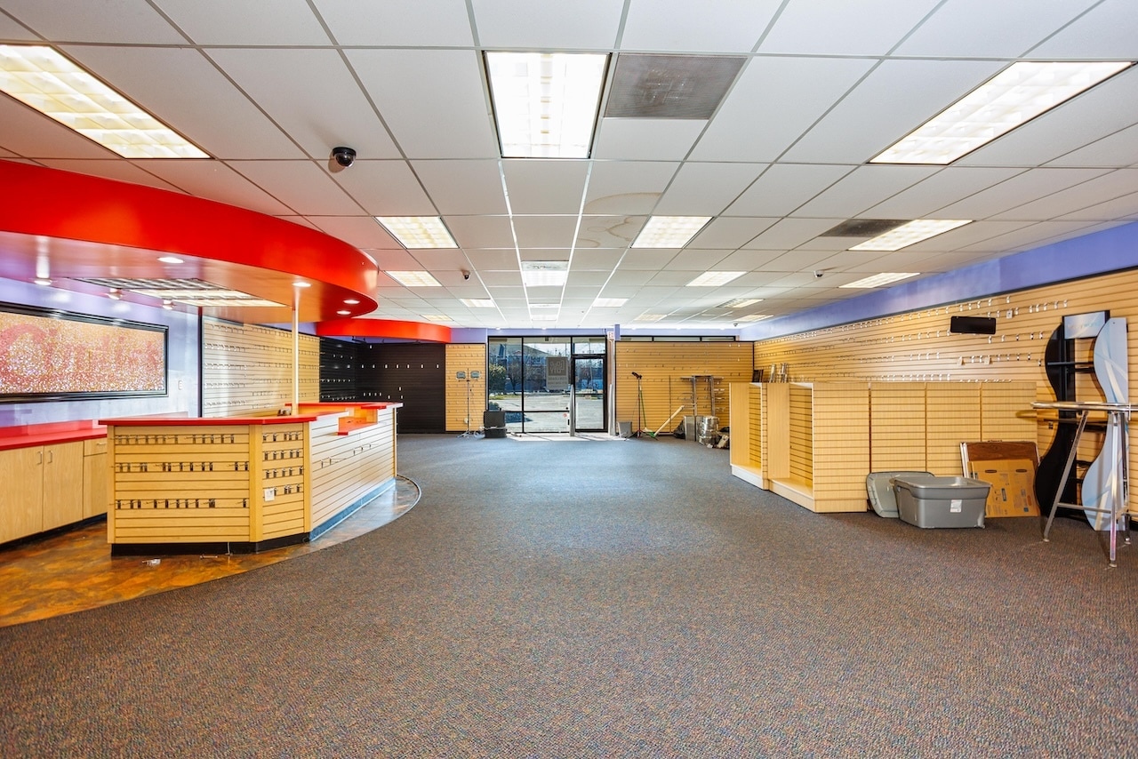 8201 SE Powell Blvd, Portland, OR for lease Building Photo- Image 1 of 11