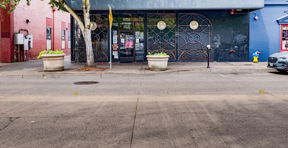 844 Olive St, Eugene, OR à louer - Photo du bâtiment - Image 2 de 32