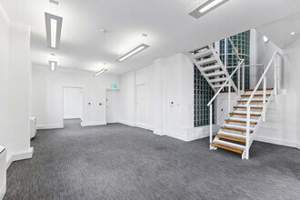 7-8 Lyric Sq, London for lease Interior Photo- Image 1 of 7
