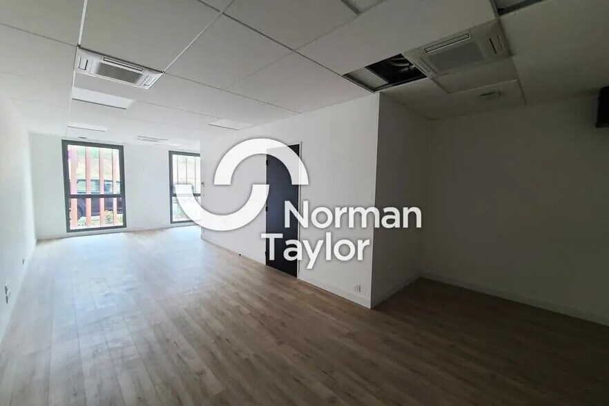 Office in Biarritz for lease - Interior Photo - Image 1 of 6