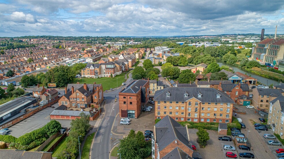 Cotton End, Northampton à louer - Photo du bâtiment - Image 2 de 3