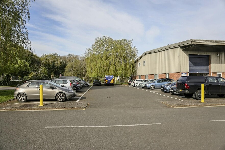 Mill Rd, Esher for lease - Building Photo - Image 2 of 3