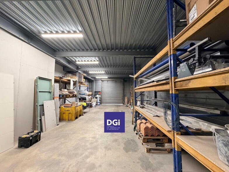Office in Nimes for lease - Interior Photo - Image 2 of 6