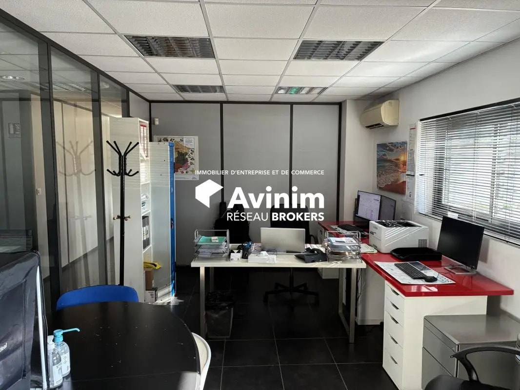 Office in Septèmes-les-Vallons for lease Interior Photo- Image 1 of 2