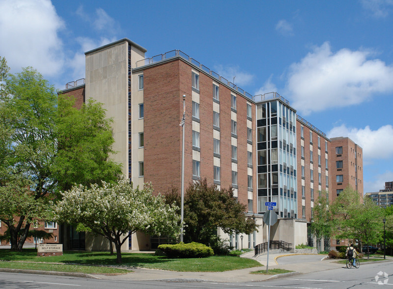 630 East Ave, Rochester, NY à louer - Photo principale - Image 1 de 15