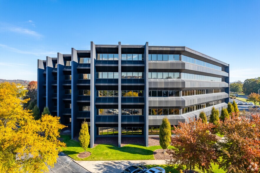 44 Vantage Way, Nashville, TN à louer - Photo du bâtiment - Image 2 de 33