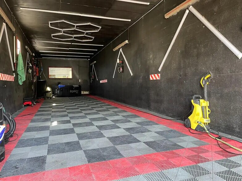 Flex dans Pont-Sainte-Maxence à louer - Photo du bâtiment - Image 3 de 9