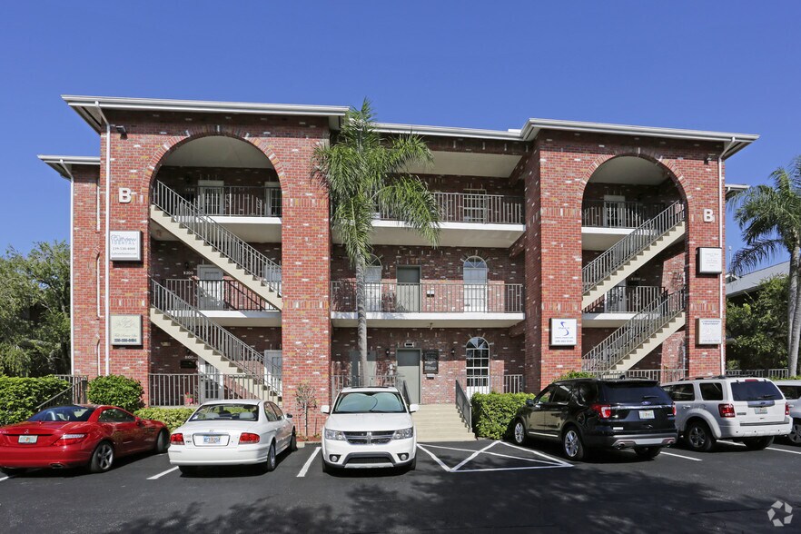 501 Goodlette Rd N, Naples, FL à vendre - Photo du bâtiment - Image 2 de 6