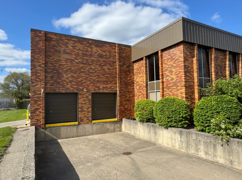 34100 Industrial Rd, Livonia, MI à louer - Photo du bâtiment - Image 2 de 8