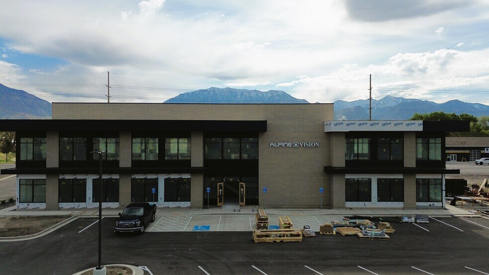 307 N Geneva Rd, Vineyard, UT à louer - Photo principale - Image 1 de 5