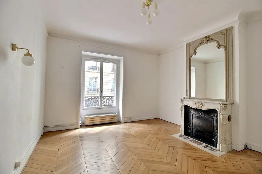 3 Rue Anatole De La Forge, Paris for sale - Interior Photo - Image 2 of 9