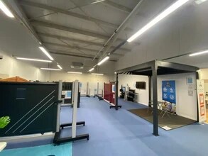 Commerce de détail dans Sainte-Geneviève-des-Bois à louer Photo intérieure- Image 2 de 2