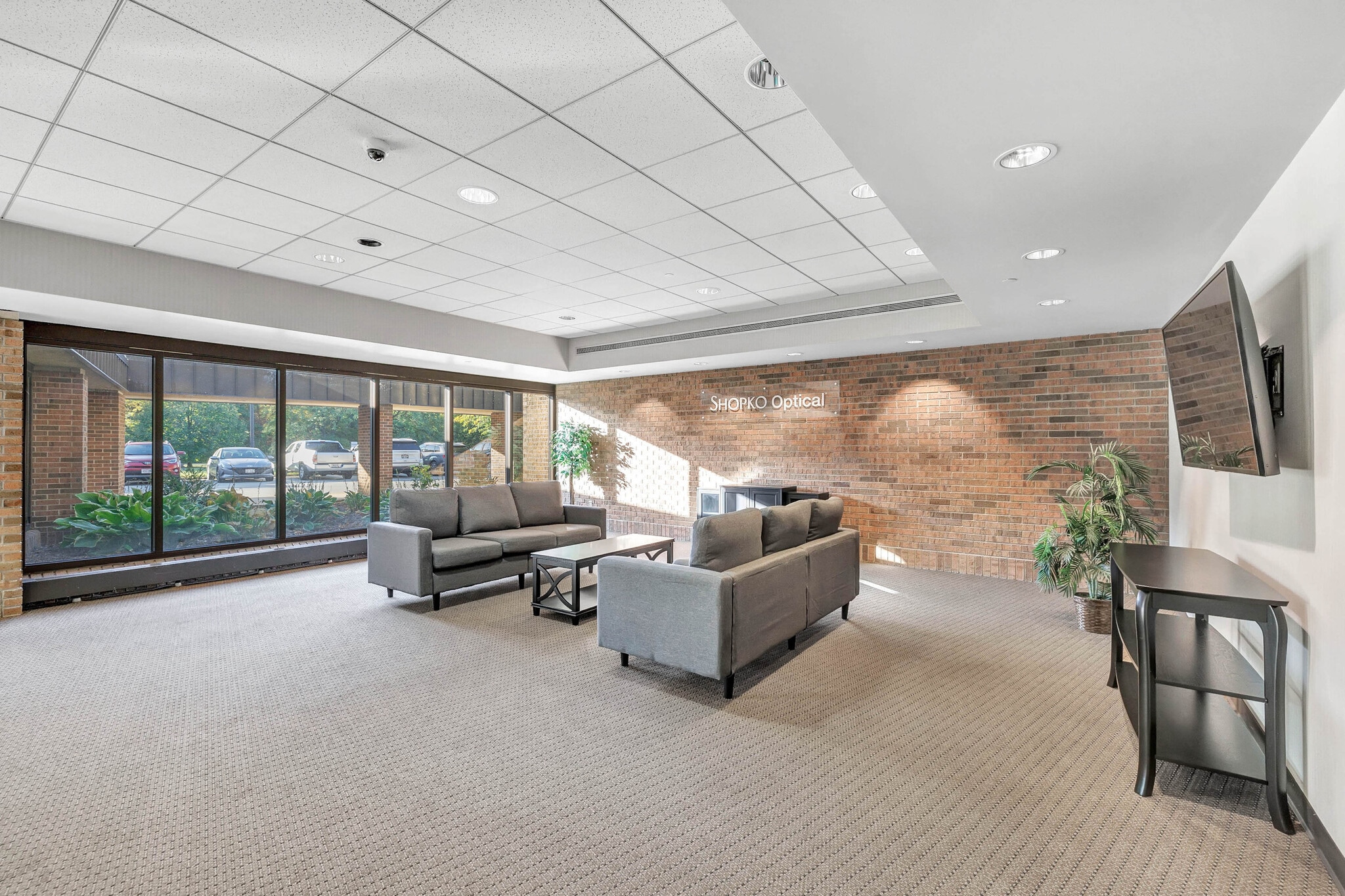 700 Pilgrim Way, Green Bay, WI for sale Interior Photo- Image 1 of 32