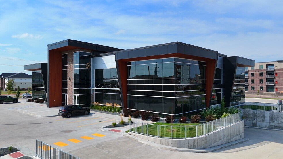 5650 34th Ave S, Fargo, ND à louer - Vidéo sur l’inscription commerciale - Image 2 de 18