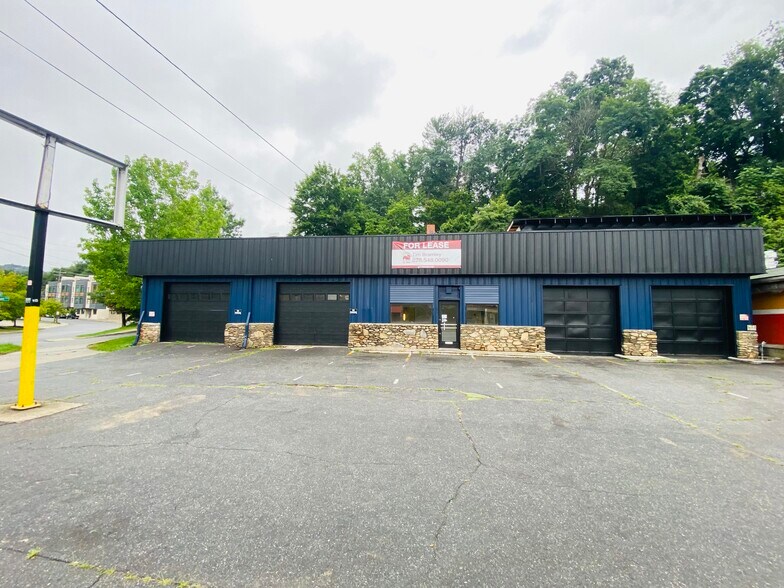 240 Biltmore Ave, Asheville, NC for lease - Building Photo - Image 2 of 24