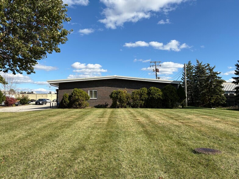 7336 North Lane, Oakwood Village, OH à vendre - Photo du bâtiment - Image 2 de 3