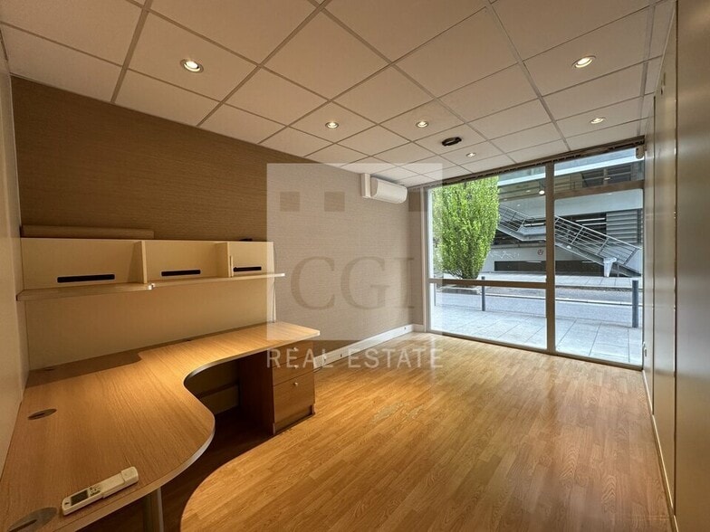 Retail in Grenoble for sale - Interior Photo - Image 1 of 6