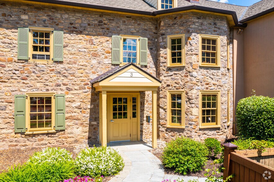 3 Village Rd, Horsham Township, PA à louer - Photo du bâtiment - Image 3 de 8