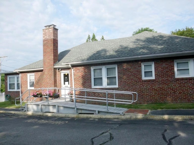 83 Boston Post Rd, Waterford, CT à vendre - Photo du bâtiment - Image 2 de 9