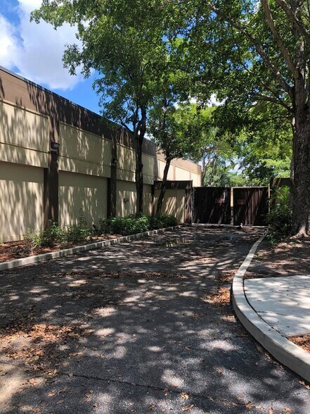 80 SW 84th Ave, Plantation, FL à louer - Photo du bâtiment - Image 3 de 3