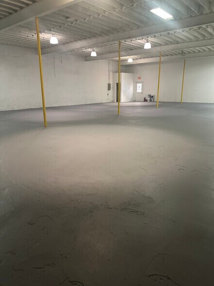 3056 NE 12th Ter, Oakland Park, FL à vendre - Photo du bâtiment - Image 3 de 13