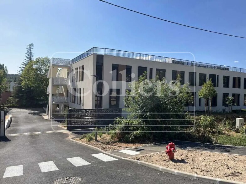 Bureau dans Meyreuil à louer - Photo du bâtiment - Image 2 de 14