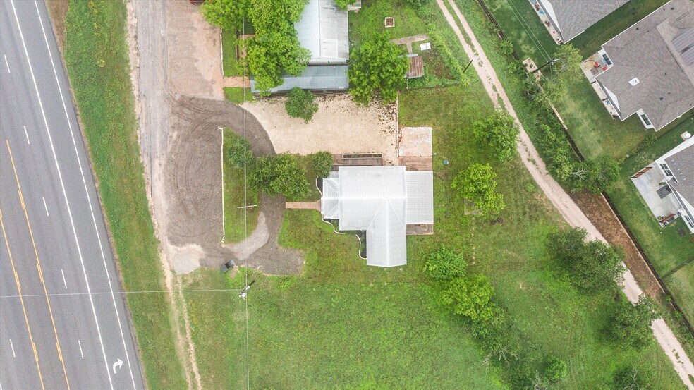 2023 Main St, Liberty Hill, TX à vendre - Photo du bâtiment - Image 2 de 31