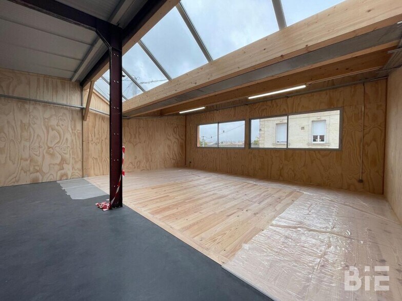 Flex in Bègles for lease - Interior Photo - Image 3 of 19