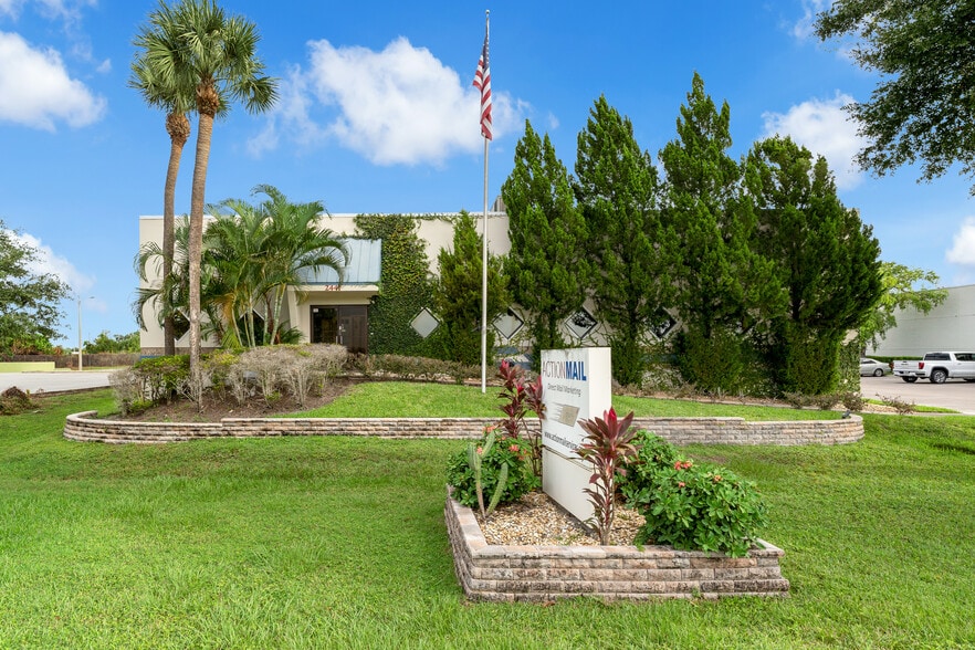 2441 Orlando Central Pky, Orlando, FL for lease - Building Photo - Image 3 of 8