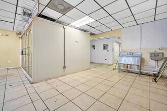 1224 NE 163rd St, North Miami Beach, FL for sale Interior Photo- Image 1 of 4