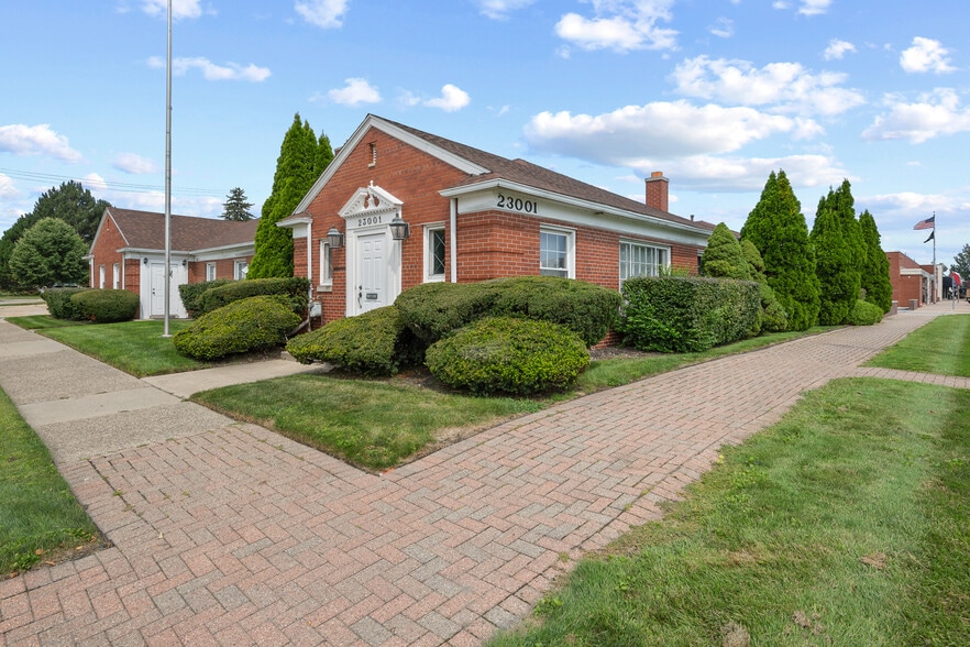 23001-23003 Greater Mack Ave, Saint Clair Shores, MI à louer - Photo du bâtiment - Image 1 de 20