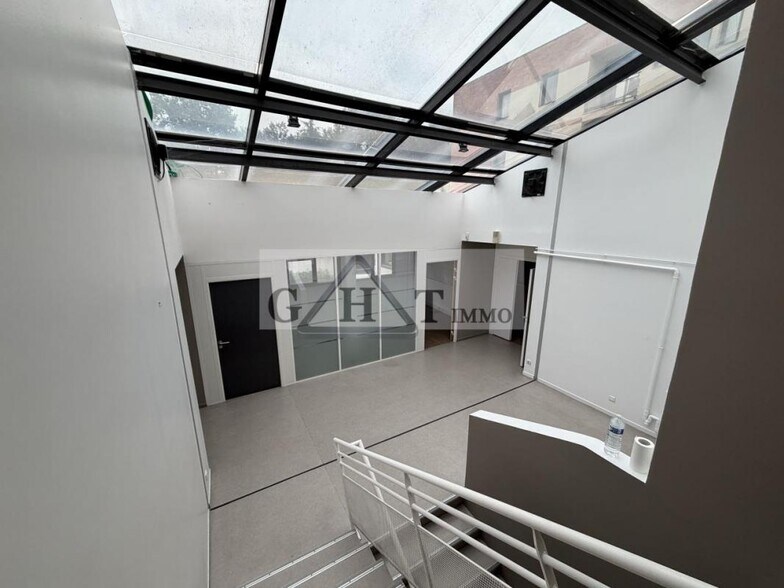 Bureau dans Évry-Courcouronnes à louer - Photo du bâtiment - Image 2 de 11