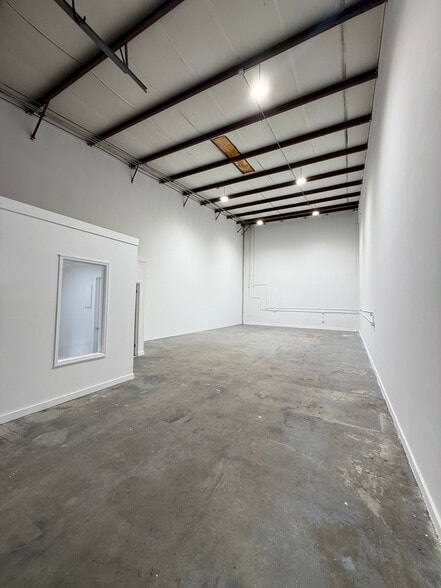 1600-1650 NW 34th Ter, Lauderhill, FL for lease - Interior Photo - Image 2 of 5
