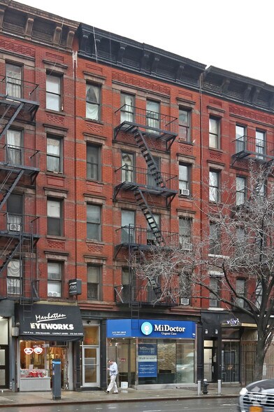 715 Ninth Ave, New York, NY à louer - Photo du bâtiment - Image 1 de 2