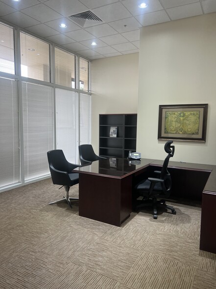 1112 Channelside Dr, Tampa, FL for lease - Interior Photo - Image 2 of 14