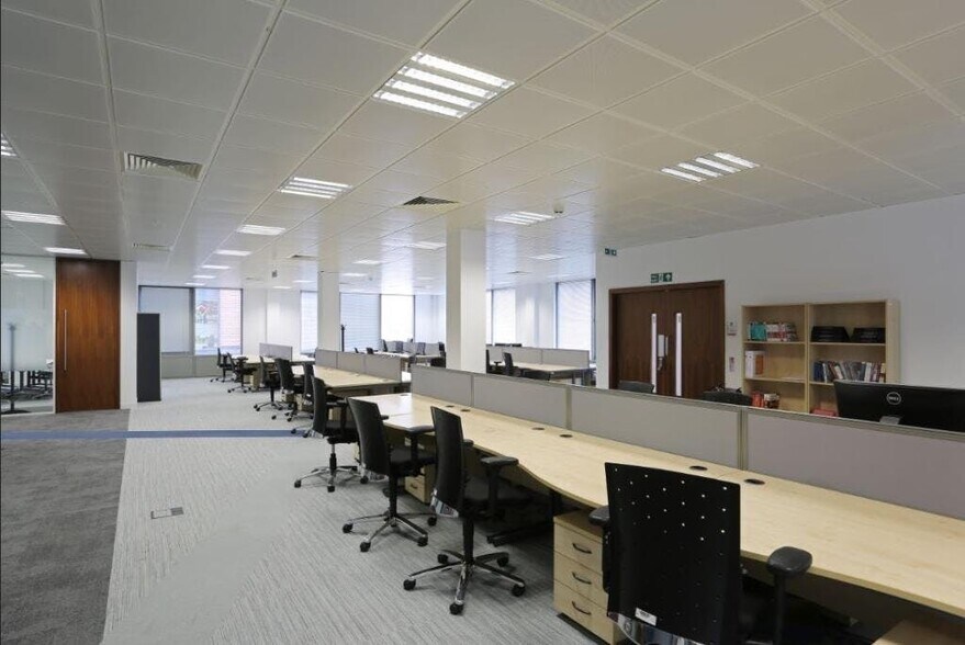 3 Waterside Dr, Reading à louer - Photo intérieure - Image 2 de 4