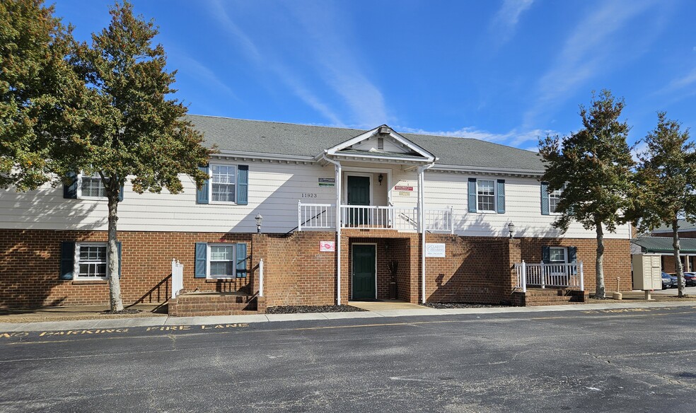 11923 Centre St, Chester, VA for lease - Building Photo - Image 1 of 4