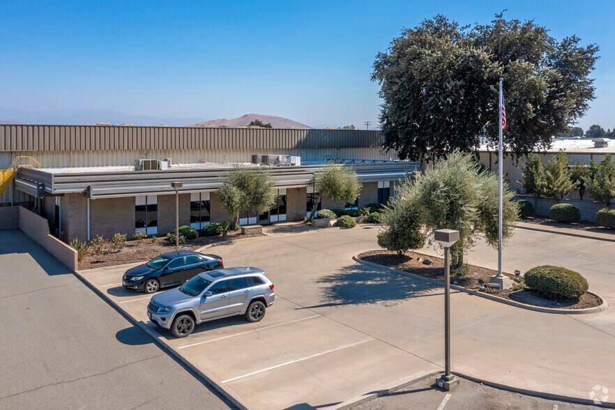 600 S E St, Porterville, CA à louer - Photo du bâtiment - Image 1 de 5