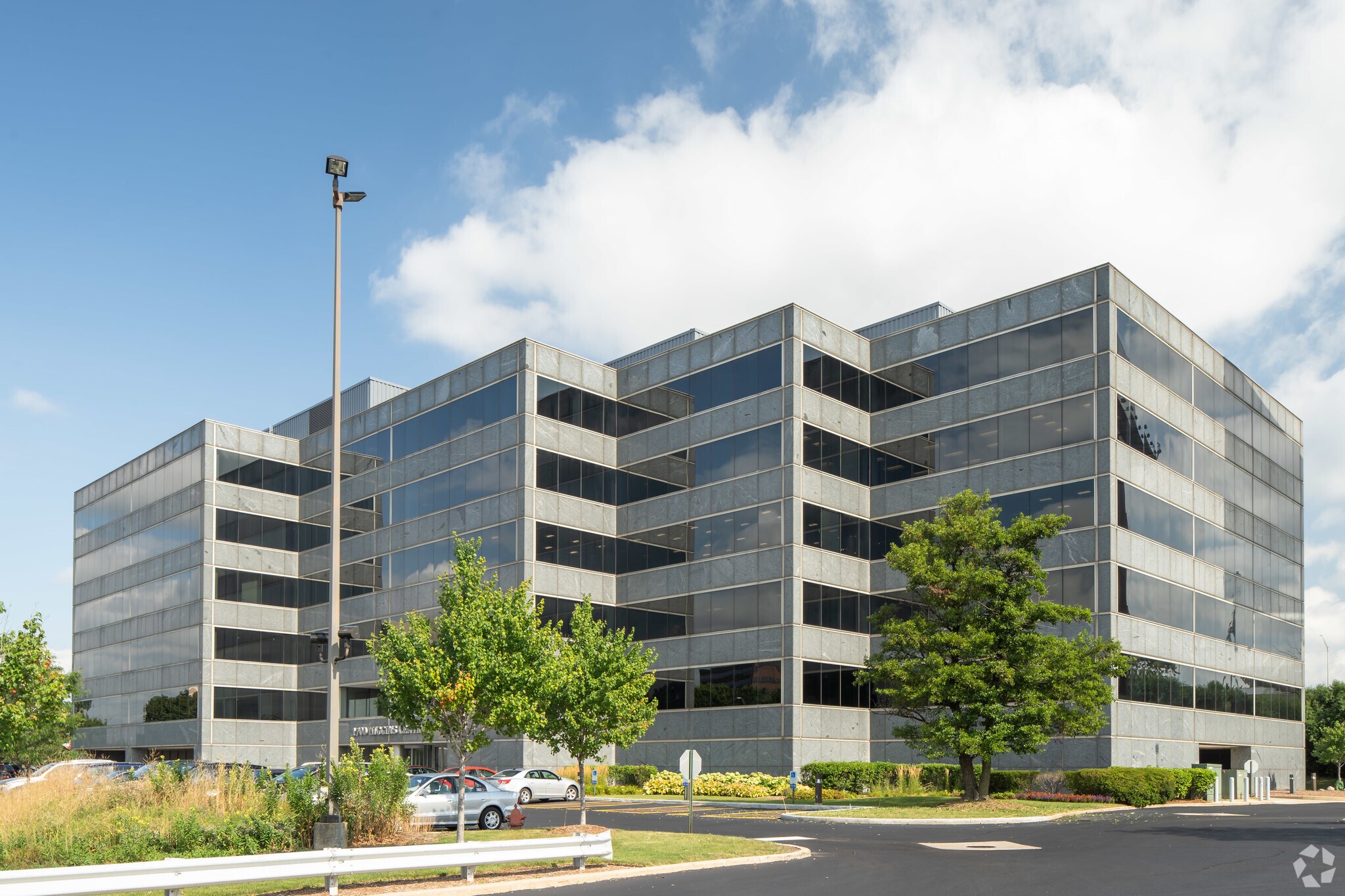 1700 W Higgins Rd, Des Plaines, IL à louer Photo du bâtiment- Image 1 de 8