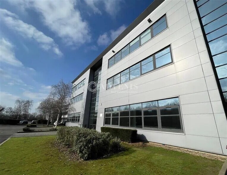 Flex dans Roissy-en-France à louer - Photo du bâtiment - Image 3 de 12
