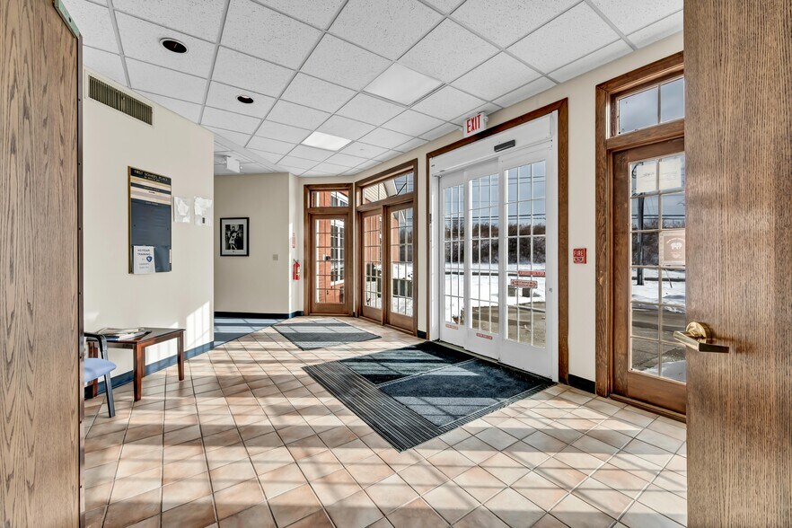 48 Route 6, Yorktown Heights, NY à vendre - Photo du bâtiment - Image 3 de 70