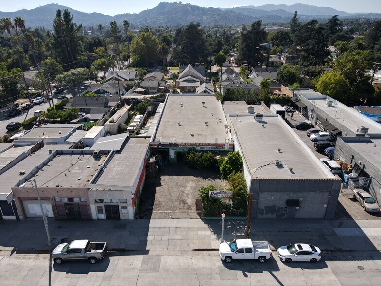 2065 N Fair Oaks Blvd, Pasadena, CA à vendre - Photo du bâtiment - Image 3 de 7