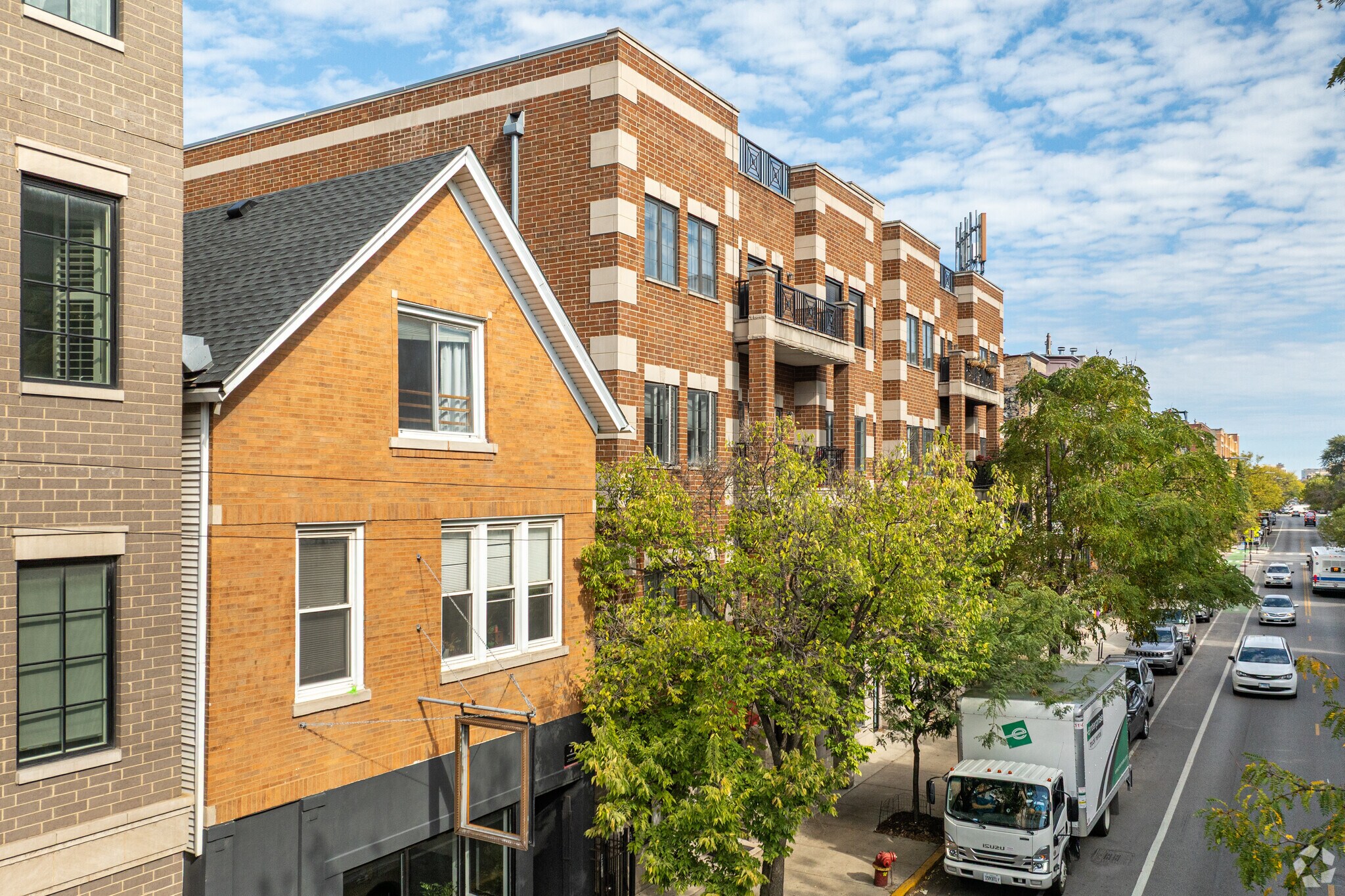 2128-2130 W Belmont Ave, Chicago, IL à vendre Photo du bâtiment- Image 1 de 1