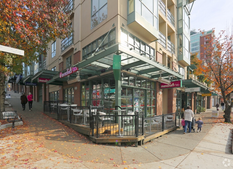 206-212 Lonsdale Ave, North Vancouver, BC for lease - Building Photo - Image 2 of 11